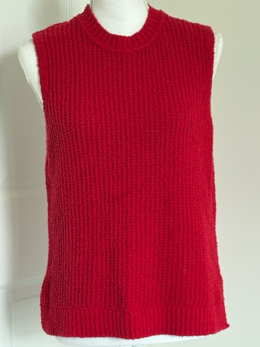 Abercrombie & Fitch Red Sleeveless Crewneck Knit Top